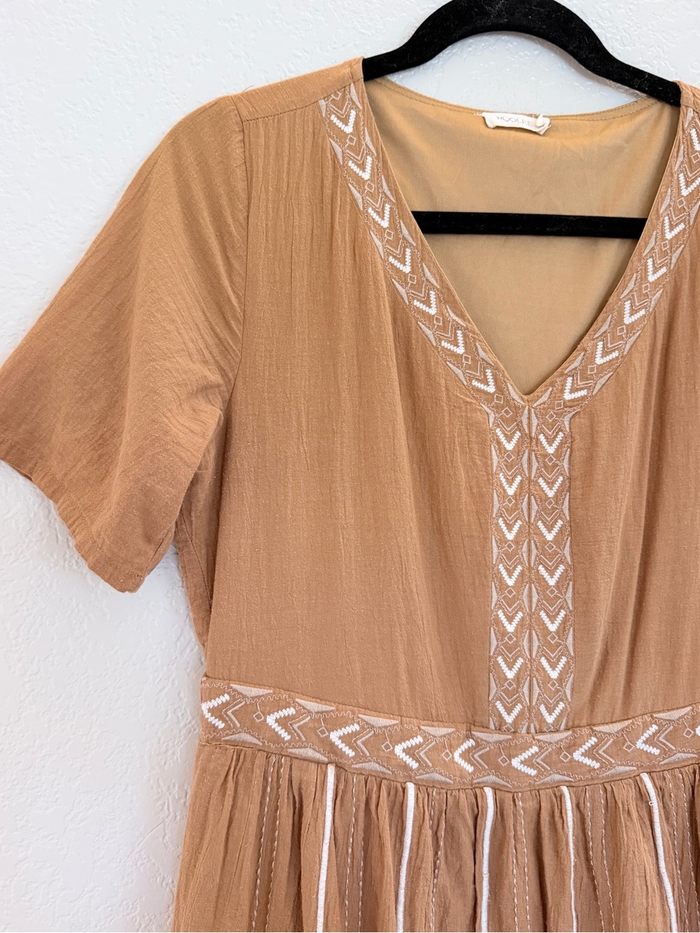 ROOLEE Embroidered Midi Dress Tan Camel Size M - Picture 2 of 6